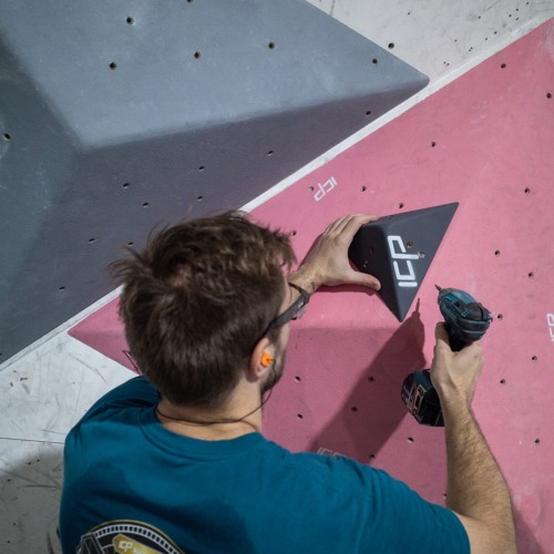 Kate.K2.4.XS climbing volume a compact triangle profile, mounted on ICP volume and aligned with ICP Walls via the ICP Raps™ system