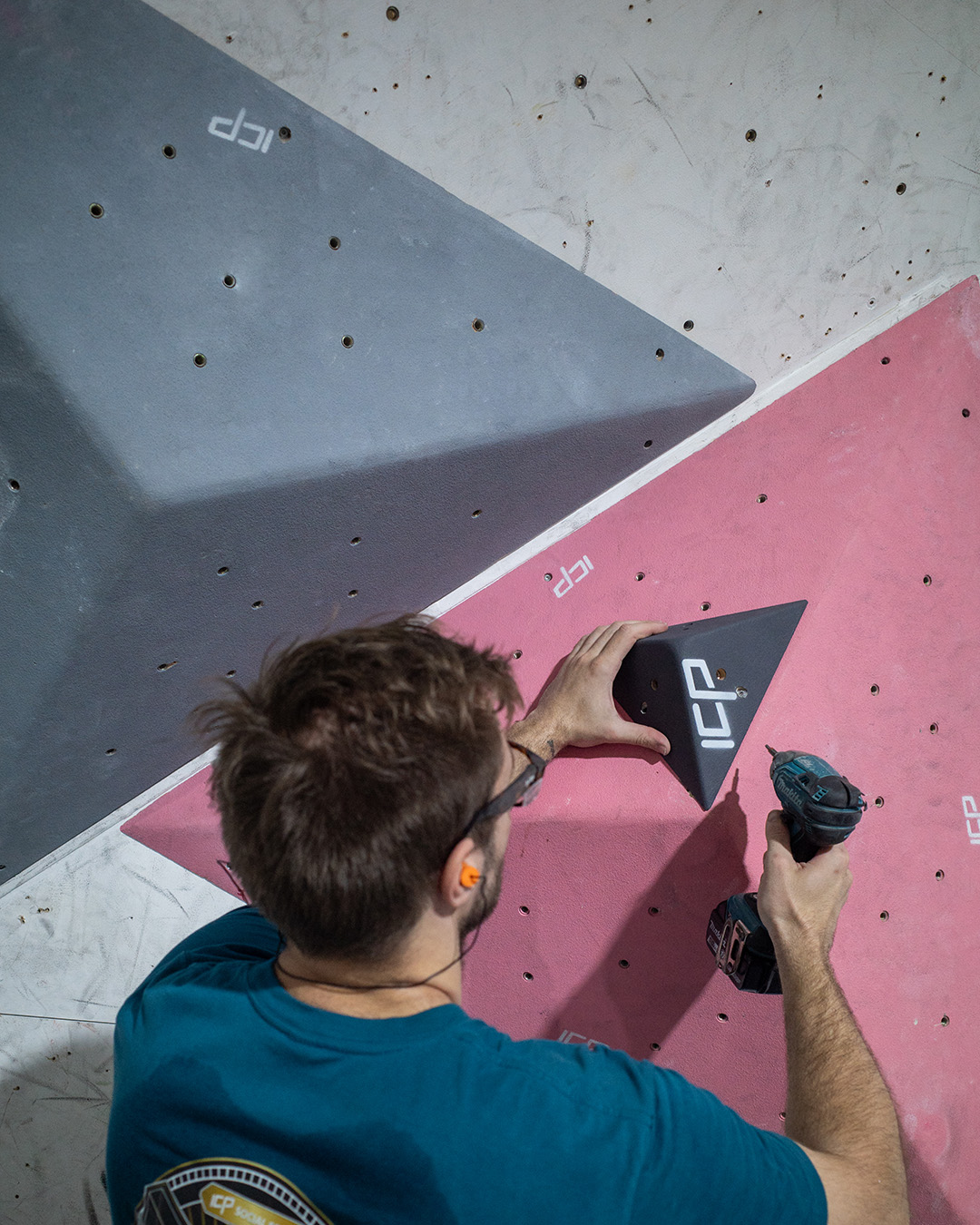 Kate.K2.4.XS climbing volume a compact triangle profile, mounted on ICP volume and aligned with ICP Walls via the ICP Raps™ system