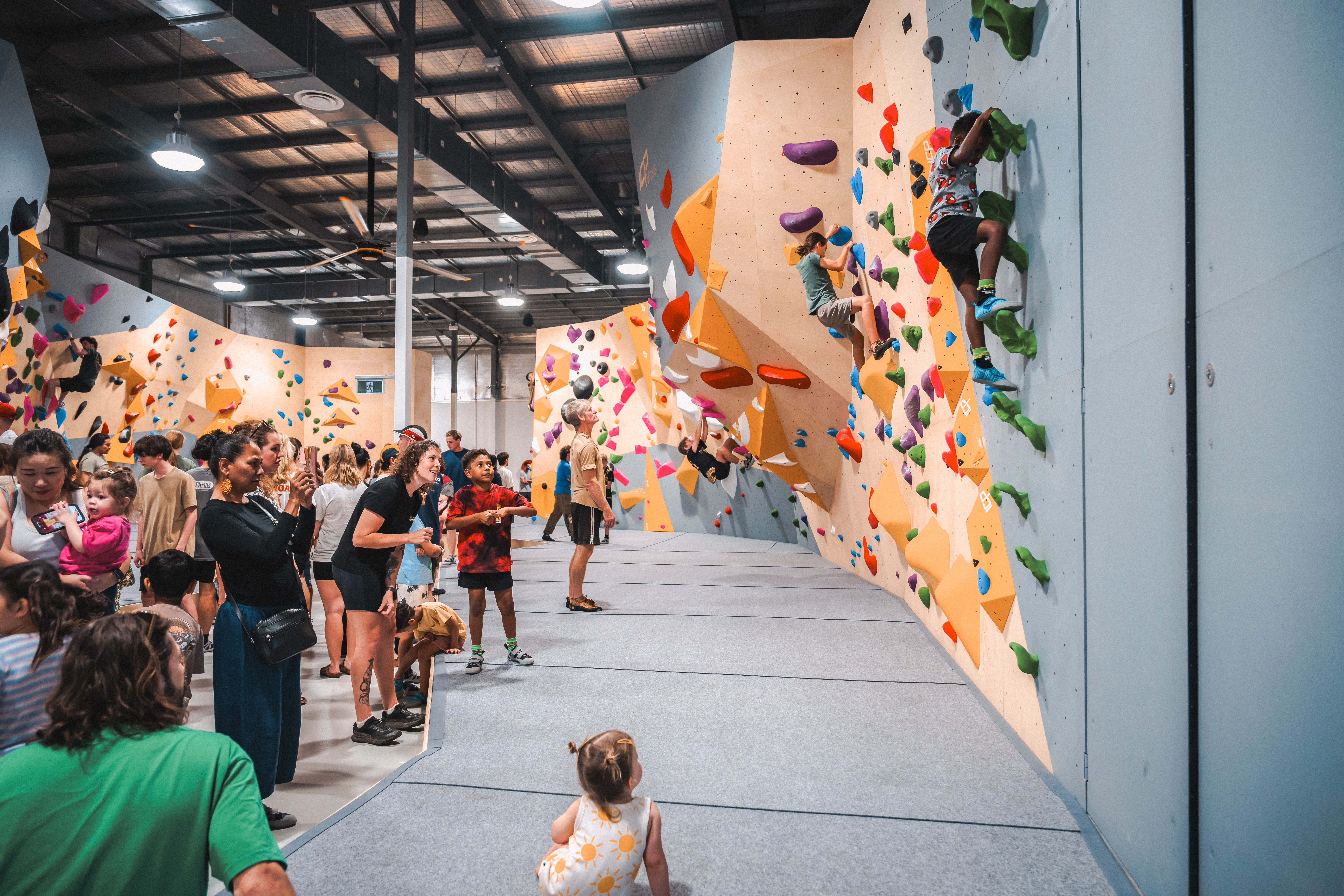 Climbing Wall Build ICP – Gecko Climb Bouldering Mats